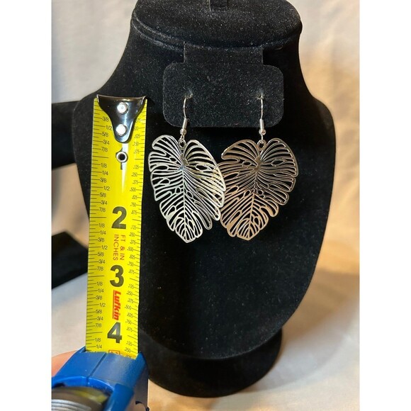 Paparazzi Silver Tone Leaf Earrings - Picture 3 of 3